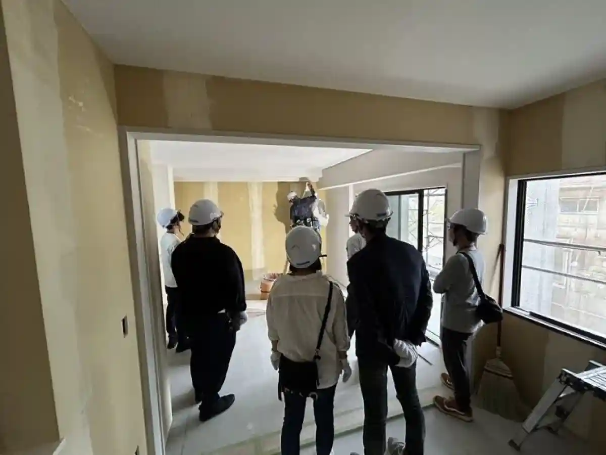 クロス貼りの実演ご見学の様子