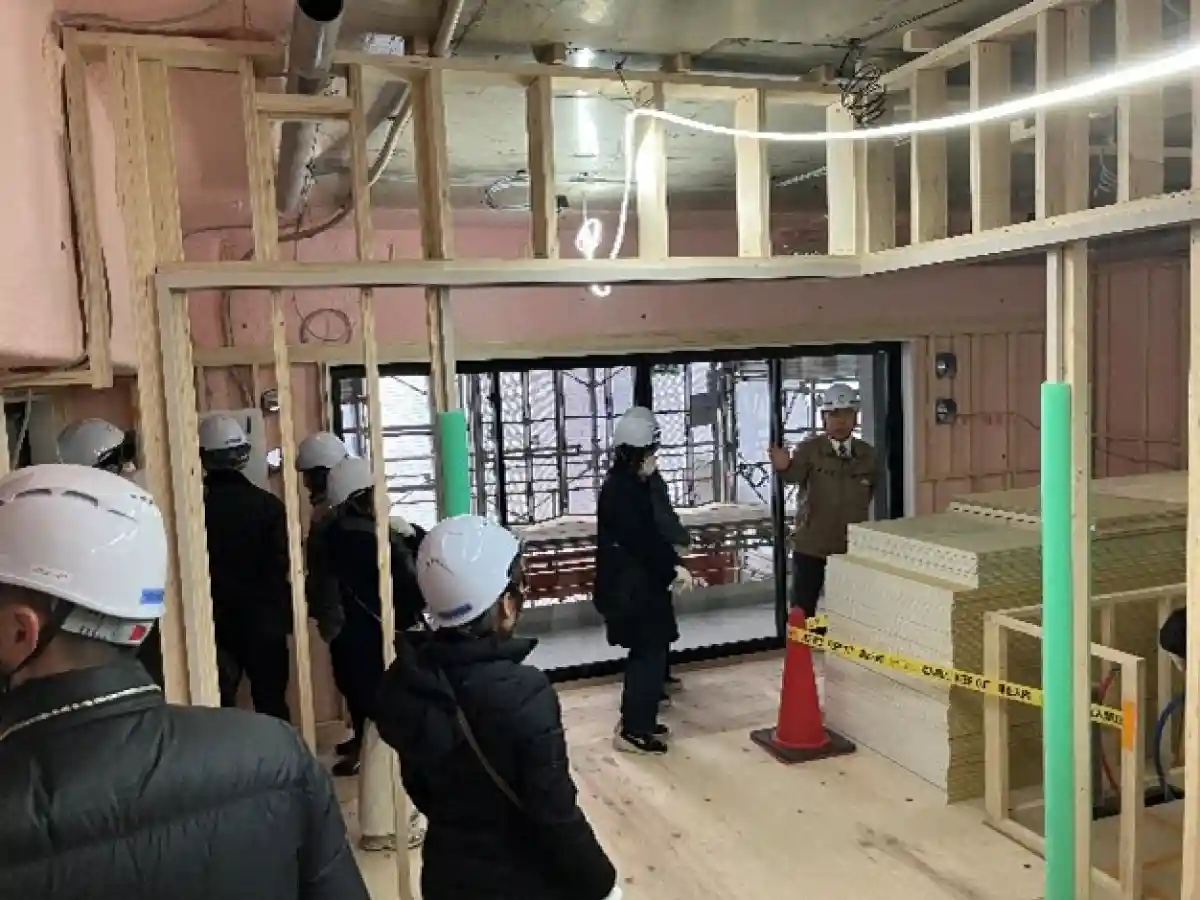 木軸工事完了後のご見学の様子